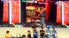 『ストリートファイターV』梅原大吾さん vs GamerBeeさんによるエキシビションマッチ動画